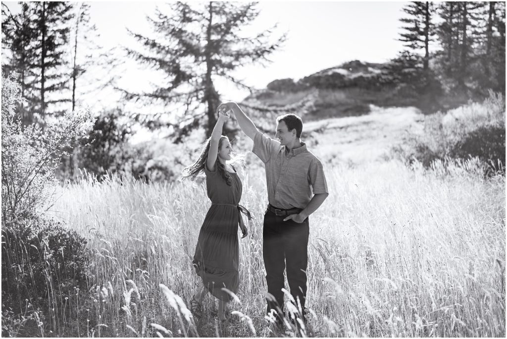 Summer Engagement Session {Sydney + Joel} - elizabethstonephotography.com